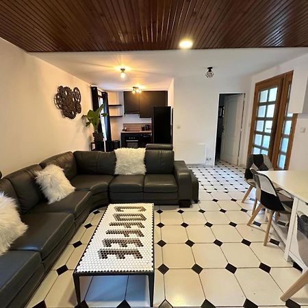 Agreable Appartement Dans Une Maison Saint-Denis  Exterior photo