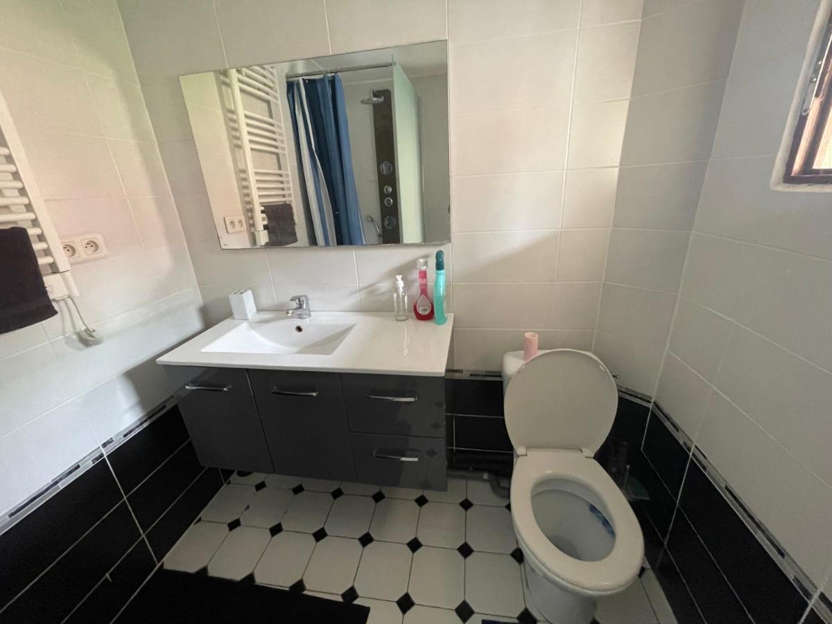Agreable Appartement Dans Une Maison Saint-Denis  Exterior photo