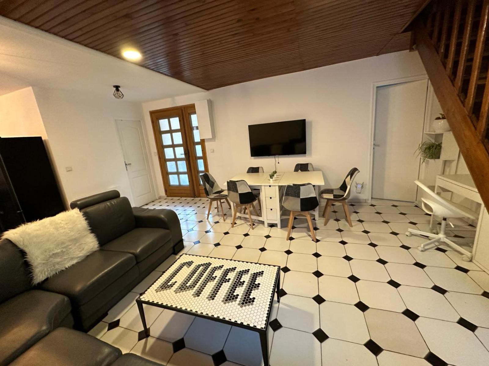 Agreable Appartement Dans Une Maison Saint-Denis  Exterior photo