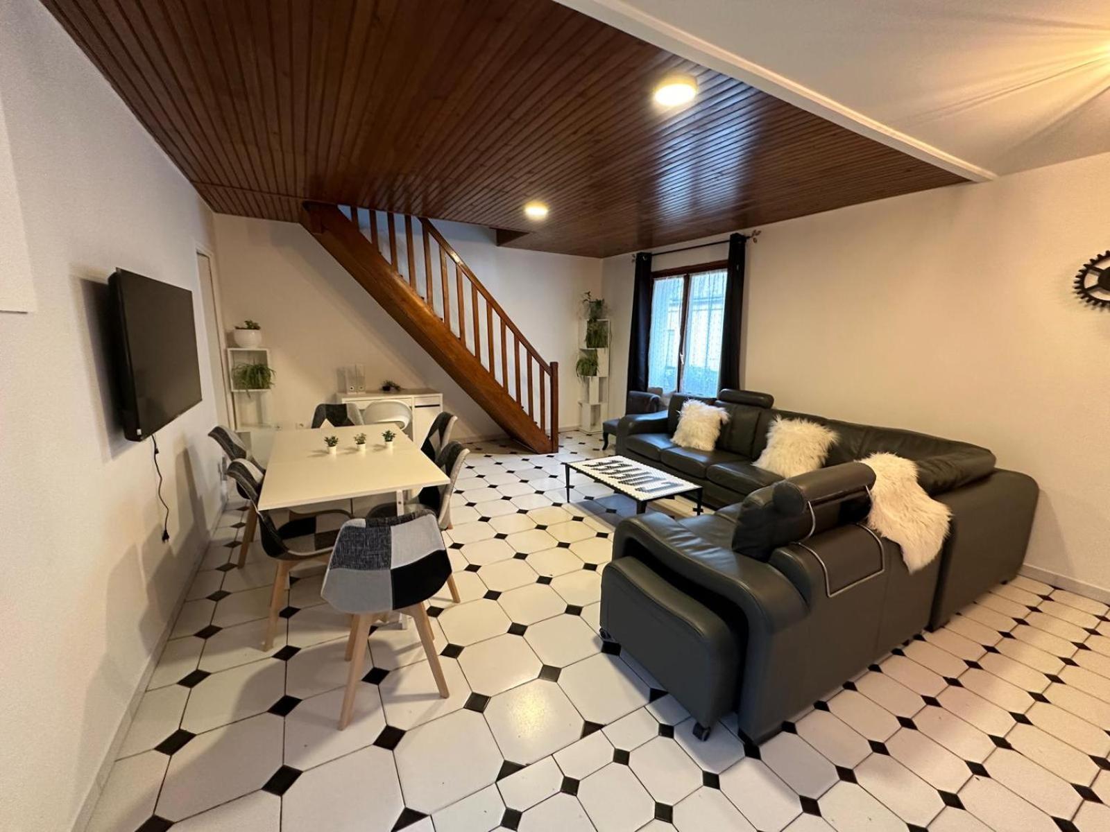 Agreable Appartement Dans Une Maison Saint-Denis  Exterior photo