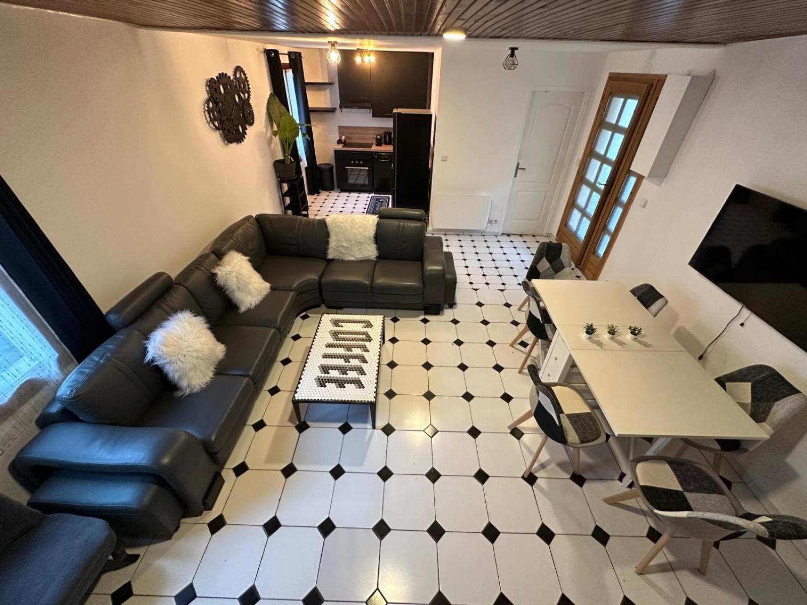 Agreable Appartement Dans Une Maison Saint-Denis  Exterior photo